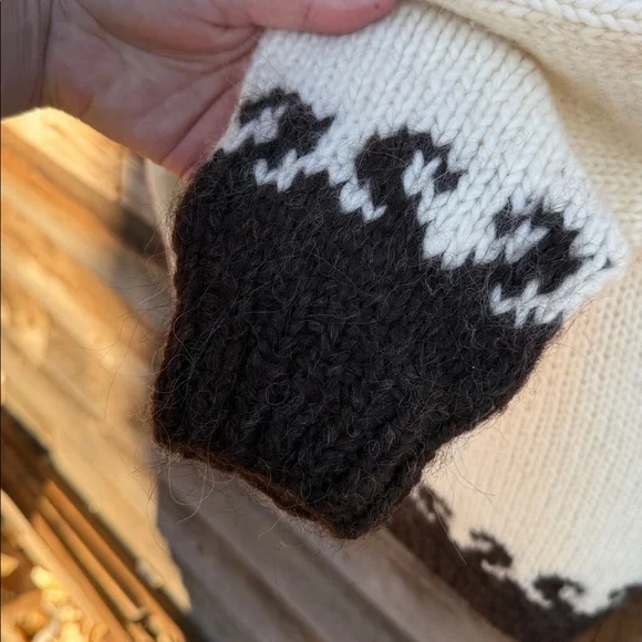 Vintage handmade chunky knit wooly cardigan angora? - Picture 7 of 7